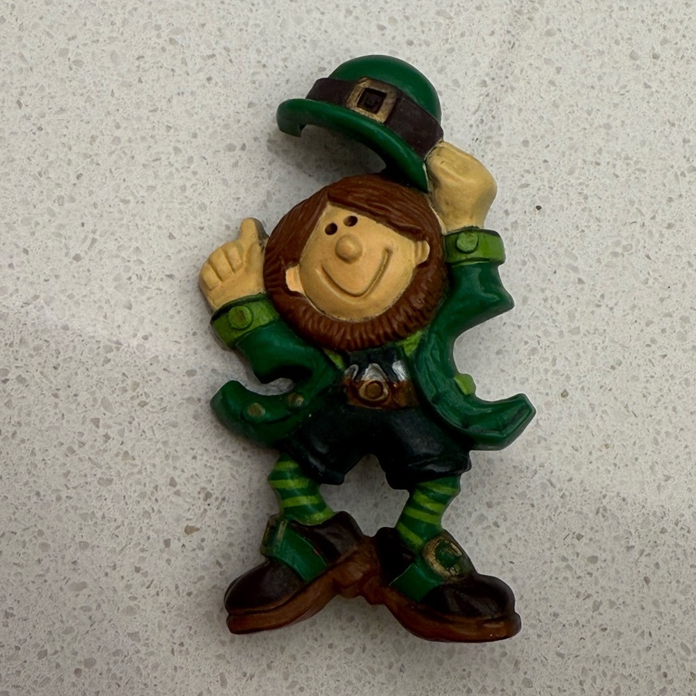 Vintage Leprechaun Brooch Pin 1980s Hallmark St. Patrick's Day - Picture 2 of 6